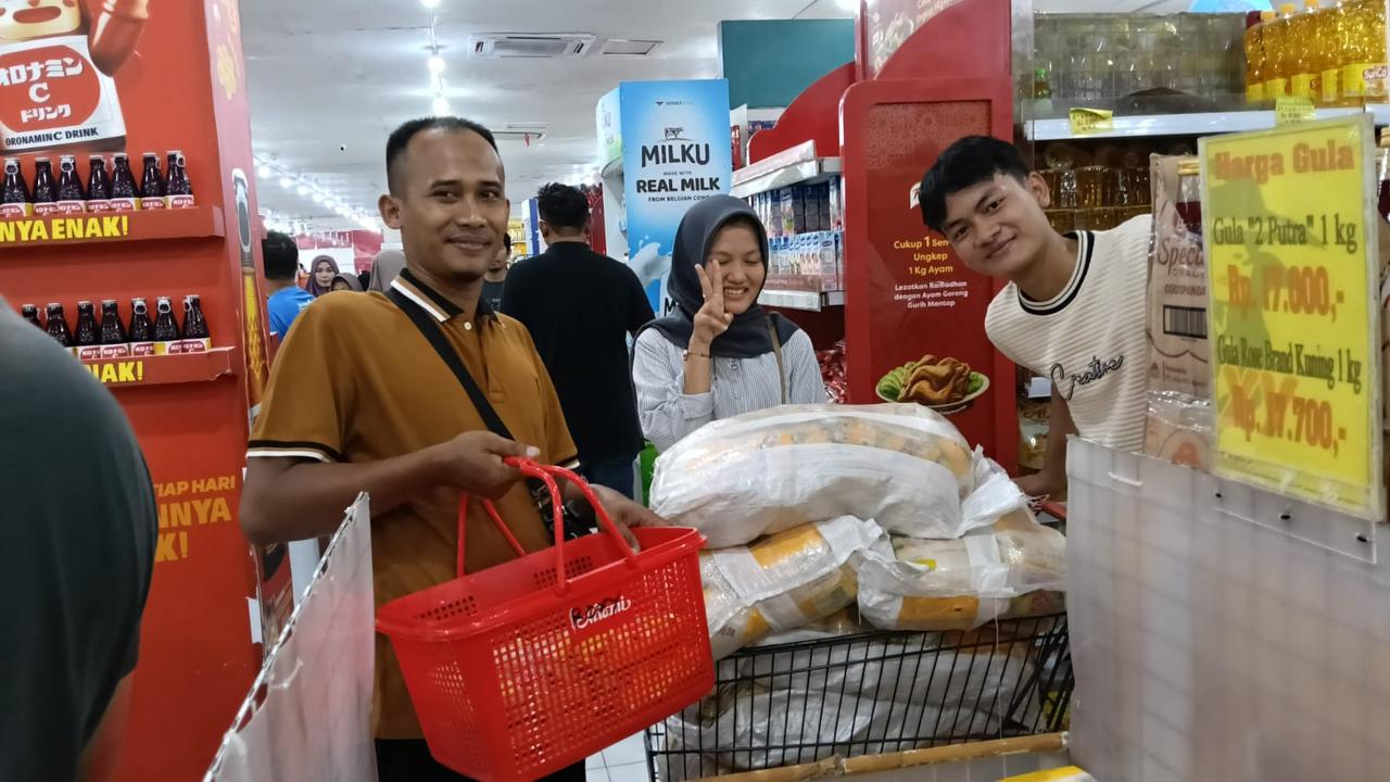 Foto Kami Terpilih untuk Berbelanja dan Mewakili Seluruh Murid 학생들을 대신해 선택된 하루 🛍️🌙✨